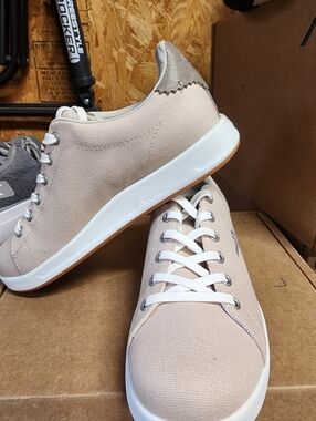 Kuru Roam Canvas Sneaker Rare style! Plantar Fasciitis. Casual. Every Day